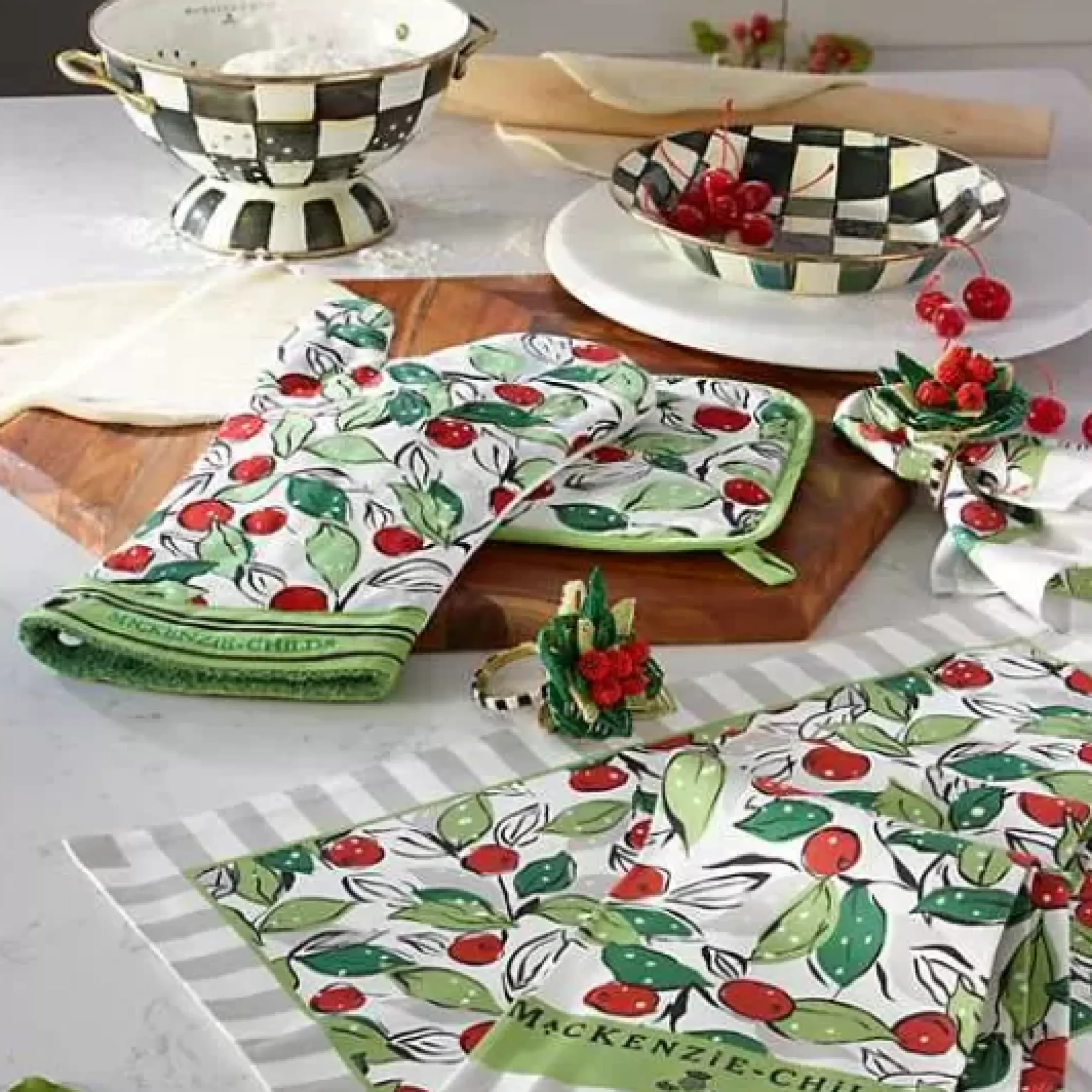 MacKenzie-Childs Courtly Check 9 x 13 Baking Pan< Cookware & Bakeware