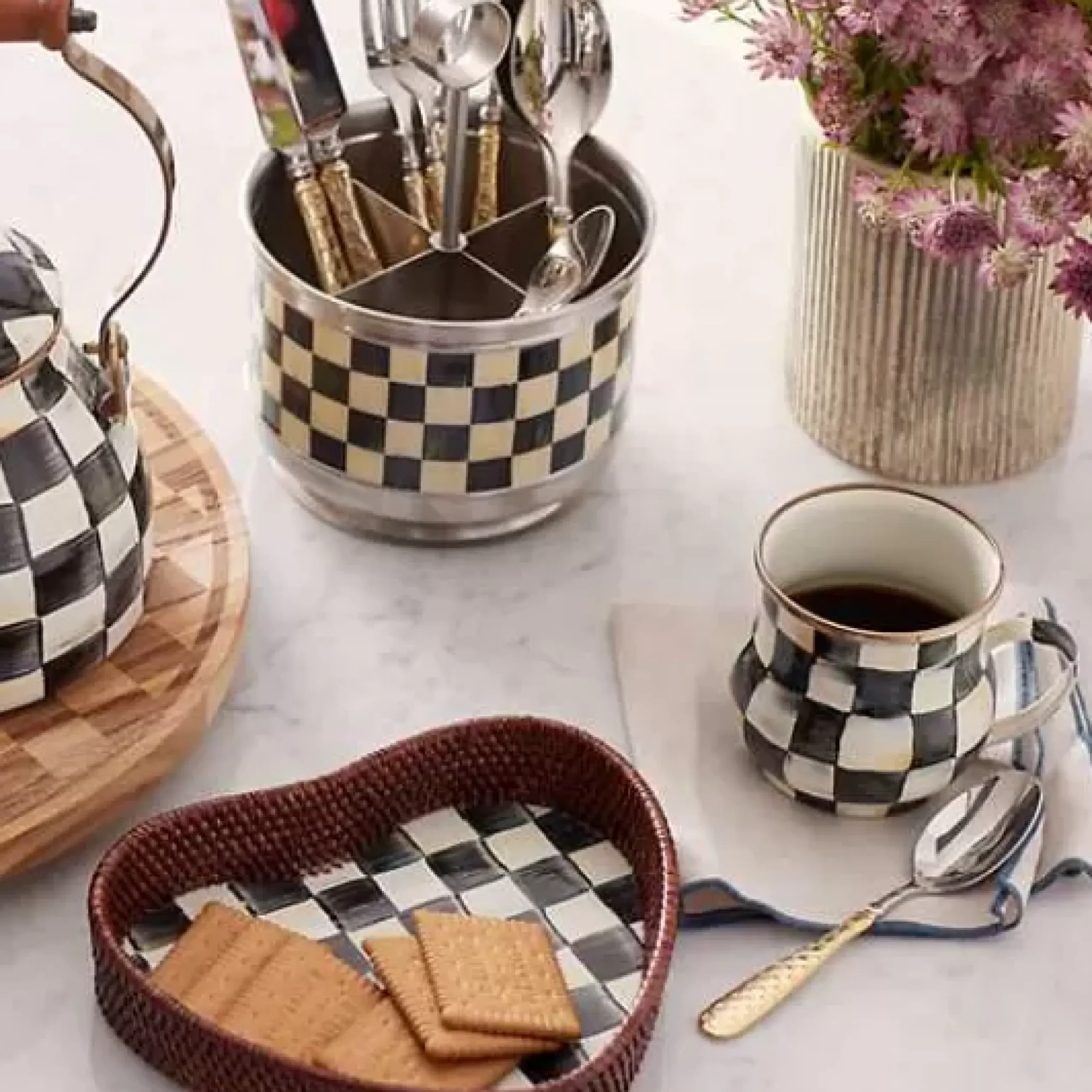 MacKenzie-Childs Courtly Check Mug< The Coffee Shop|Fall Entertaining