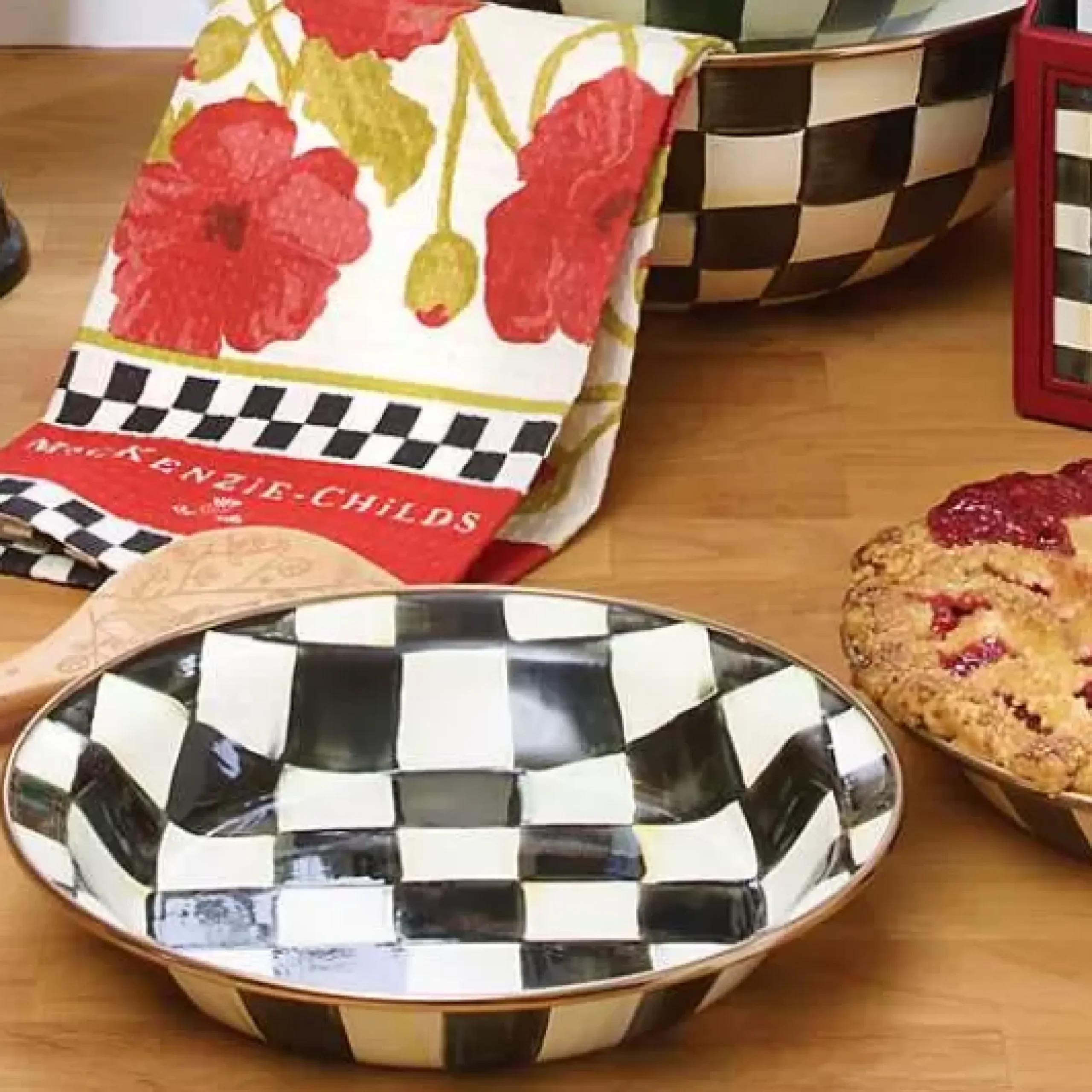 MacKenzie-Childs Courtly Check Pie Plate< Fall Entertaining|Cookware & Bakeware
