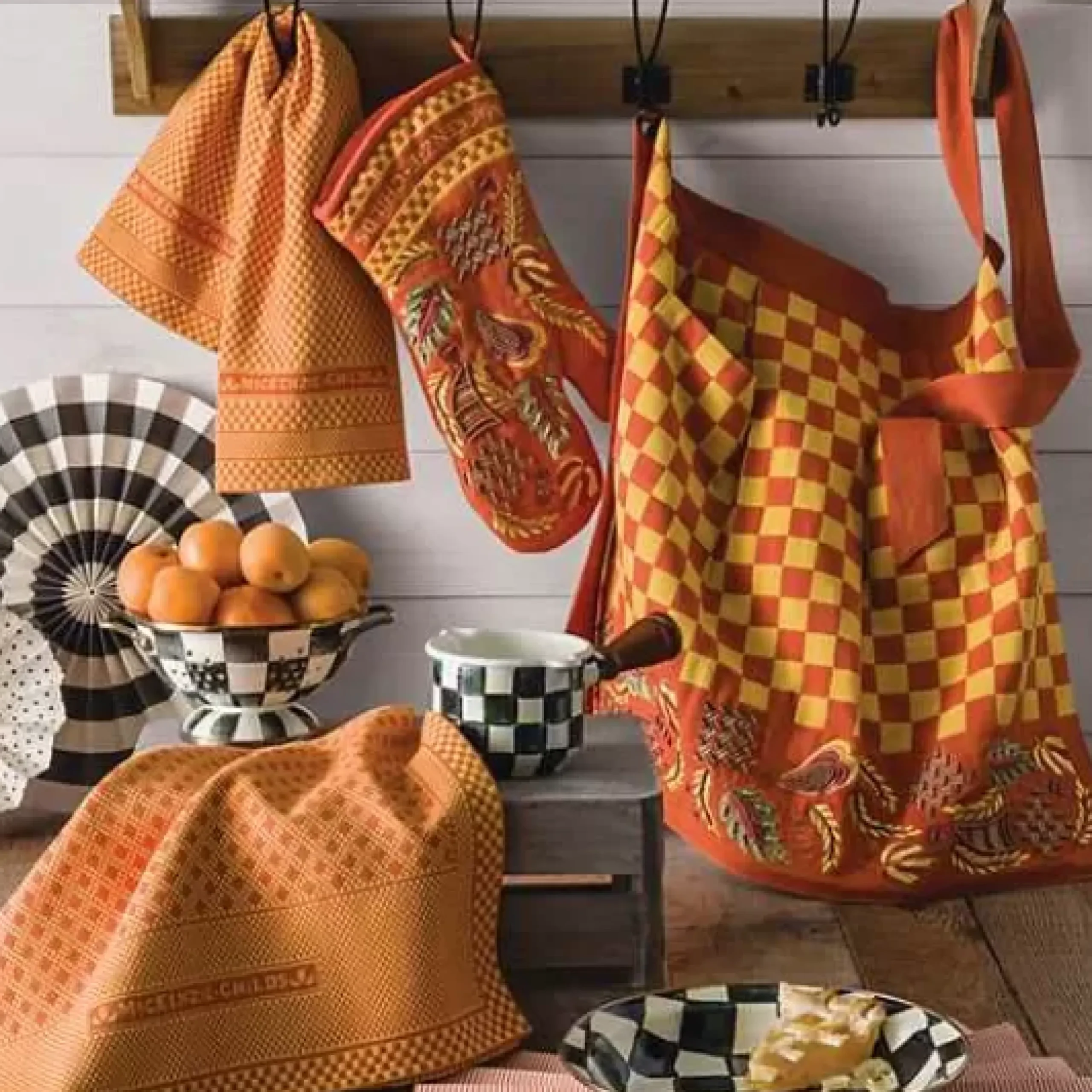 MacKenzie-Childs Courtly Check Pie Plate< Fall Entertaining|Cookware & Bakeware