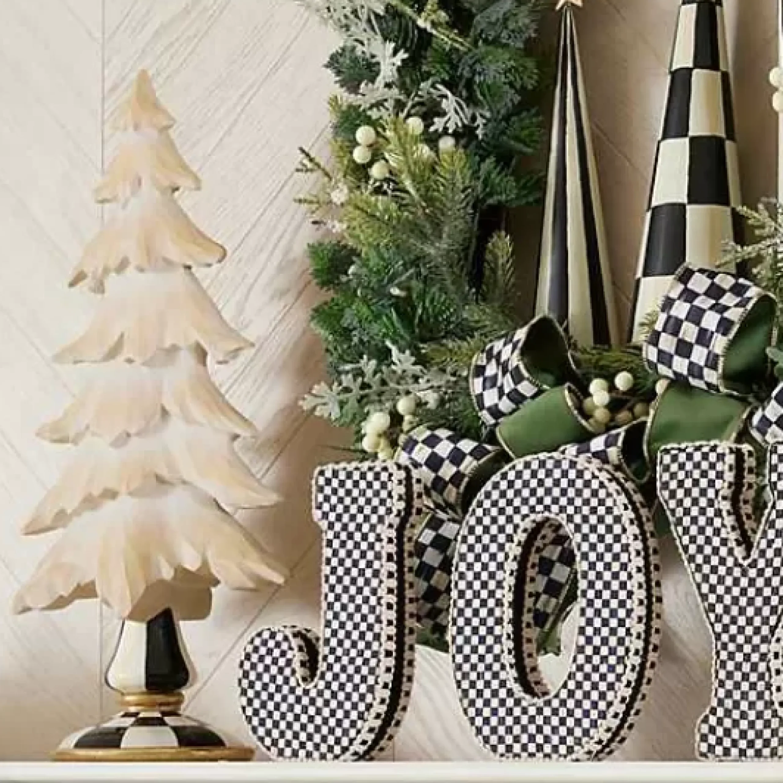 MacKenzie-Childs Farmhouse Carved Short Tree< Holiday|Room Accents