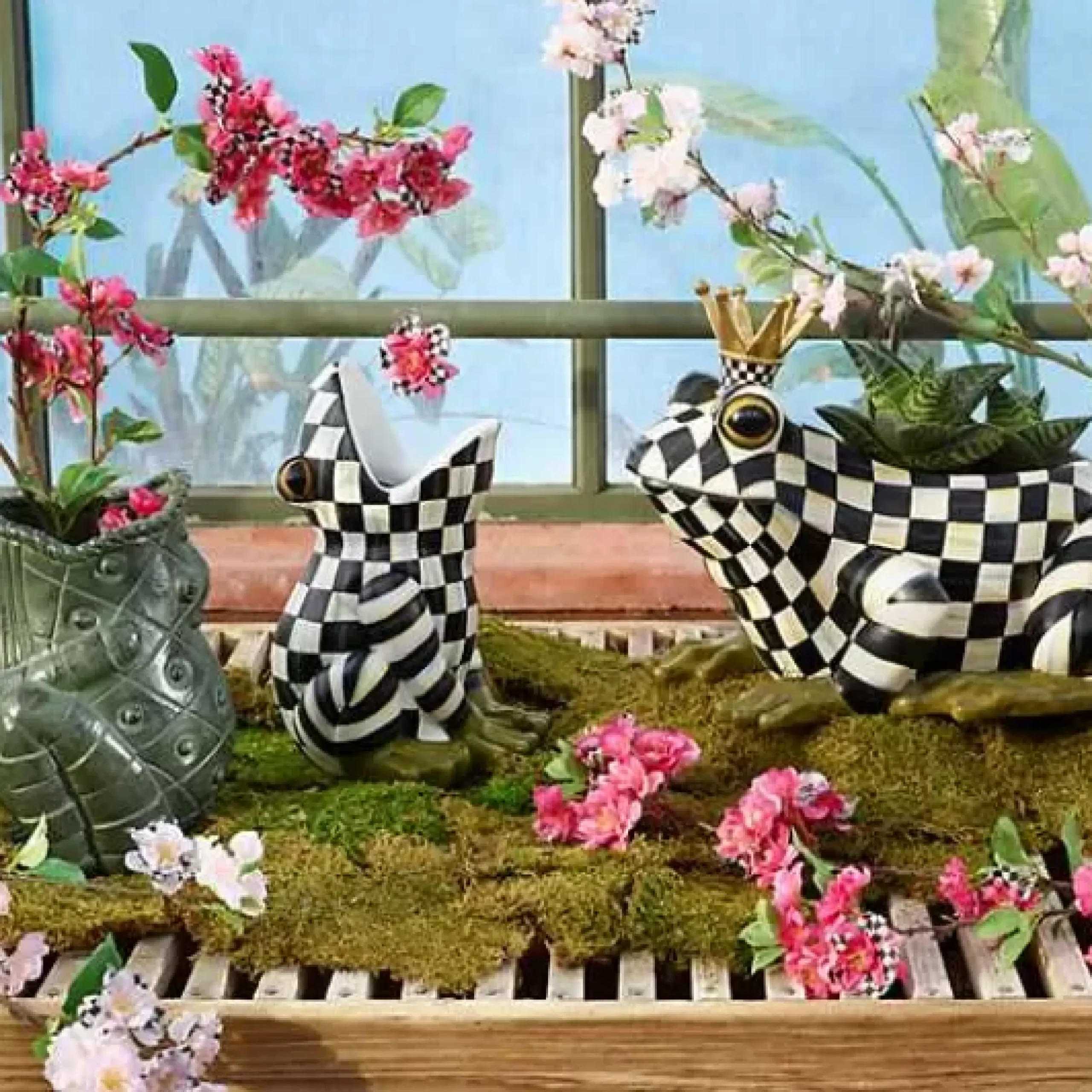 MacKenzie-Childs Fergal the Frog Planter< Outdoor