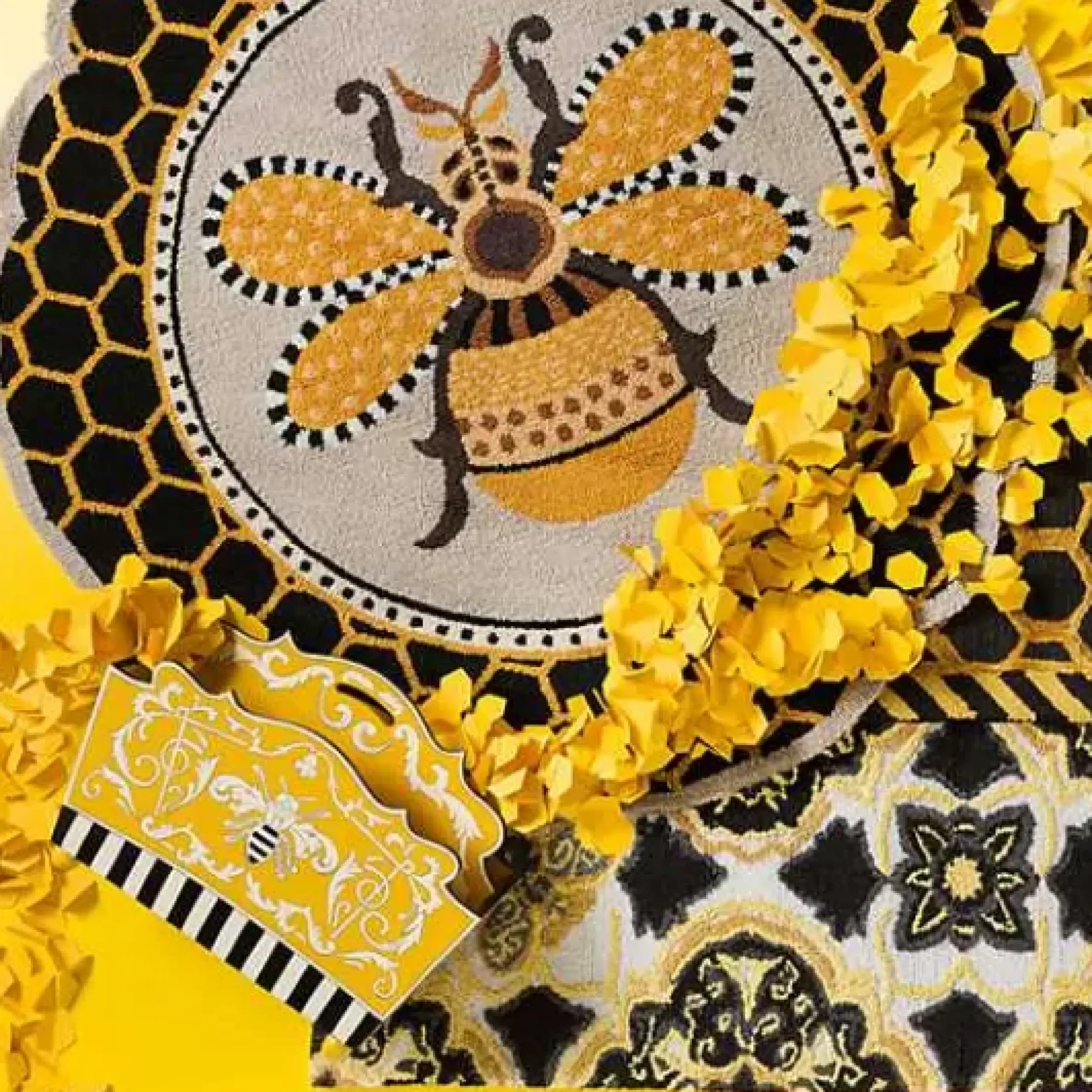 MacKenzie-Childs Queen Bee Rug 4' Round Rug< Rugs