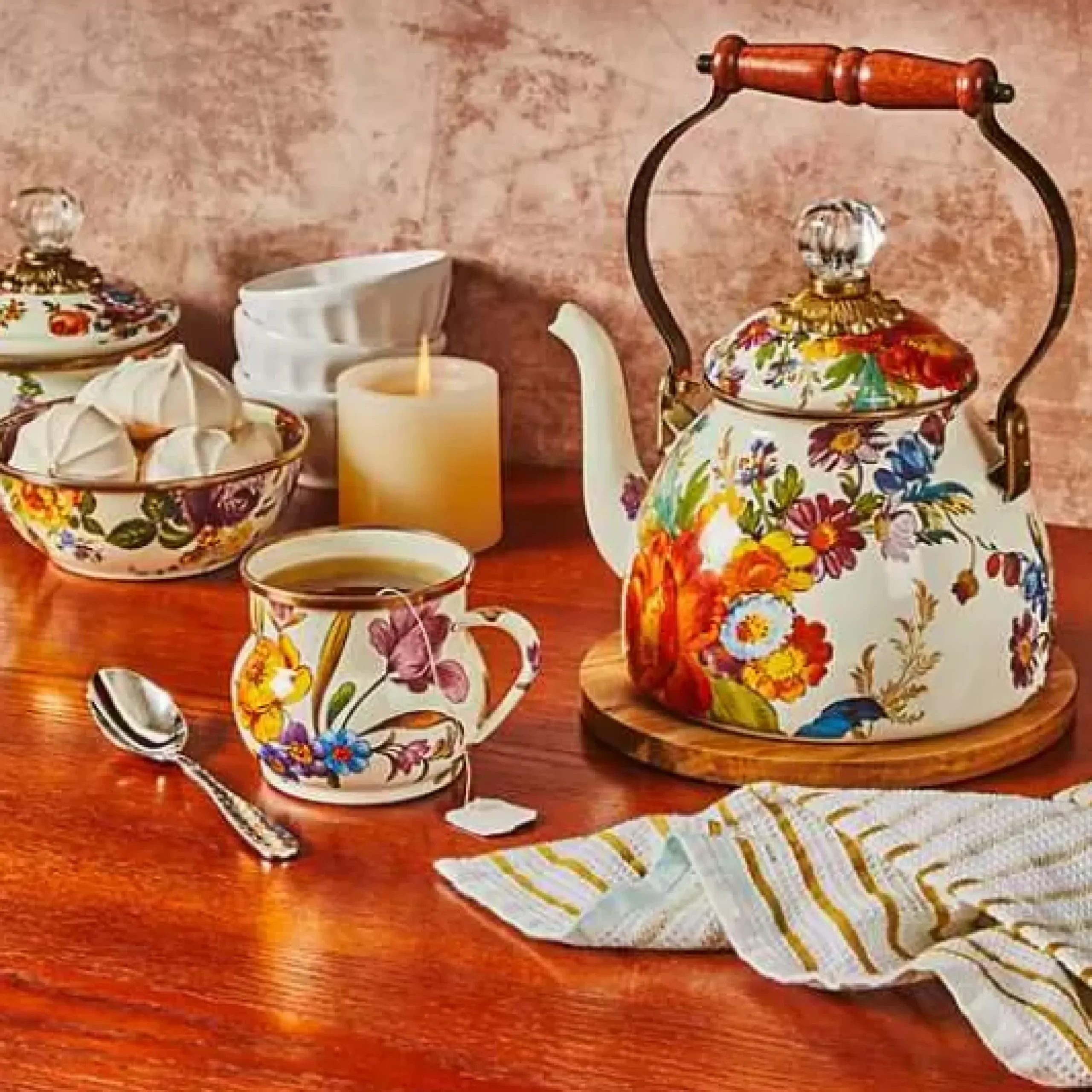 MacKenzie-Childs White Flower Market Mug< The Coffee Shop|Drinkware