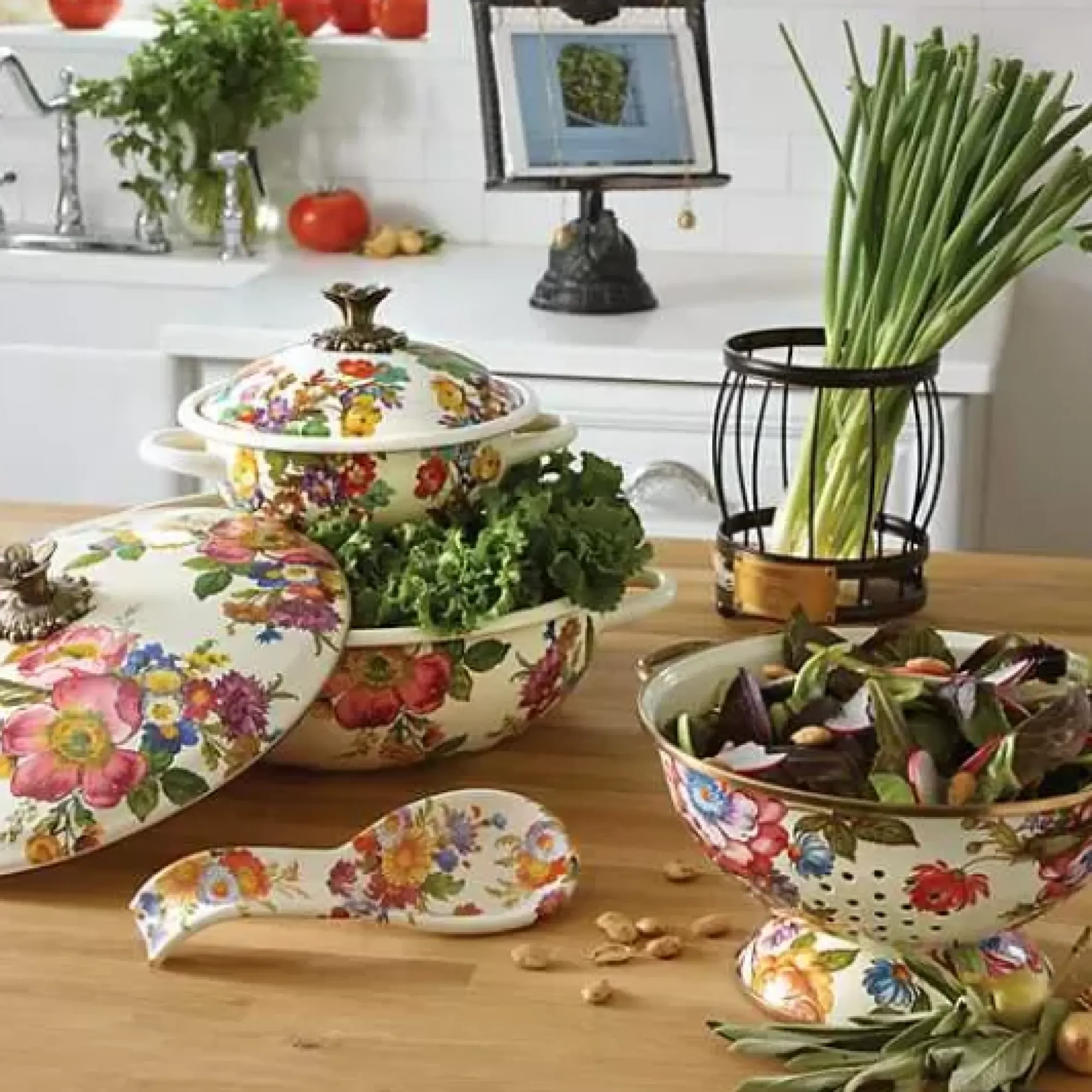 MacKenzie-Childs White Flower Market Spoon Rest< Kitchen Utensils & Tools